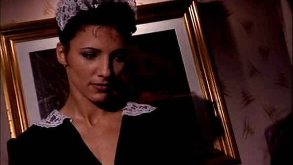 Mit verbundenen Augen und порно відео перегляд Handschellen wird Rebecca Volpetti gefickt