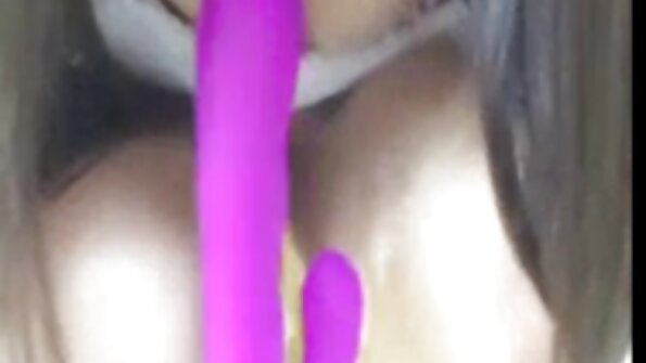 Nina North benutzt ihre riesigen Titten für einen geilen порно відео на природі Tittenjob