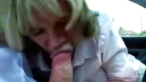 Рита Раш працює своєю кицькою, поки еротік відео їй не вдається закінчити