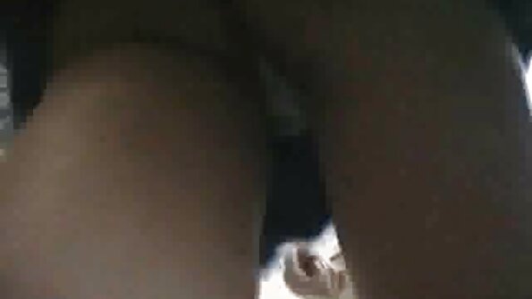 Мініатюрна блондинка Кармель мастурбує в секс мама відео фальшивому таксі